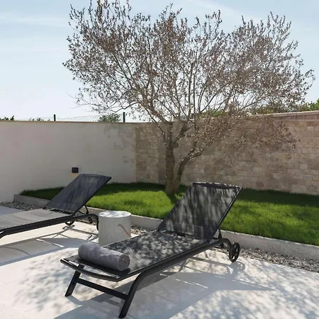 Holiday home Zrinchi *